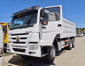 Roll-off container truck